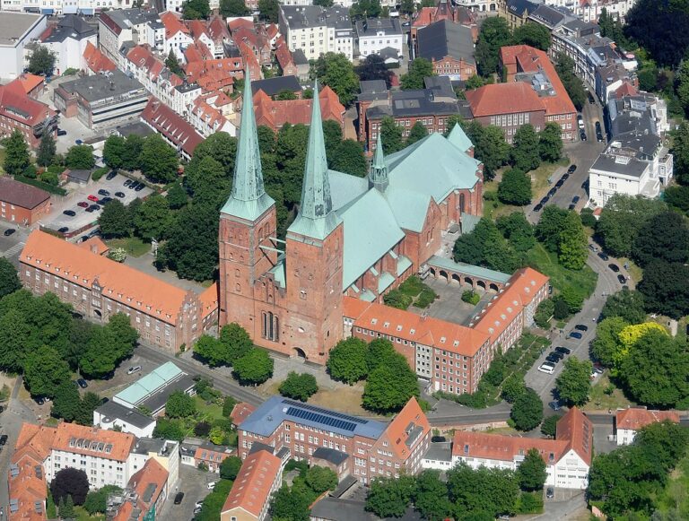 1024px Aerial image of the Lubeck Cathedral view from the southwest1 768x581