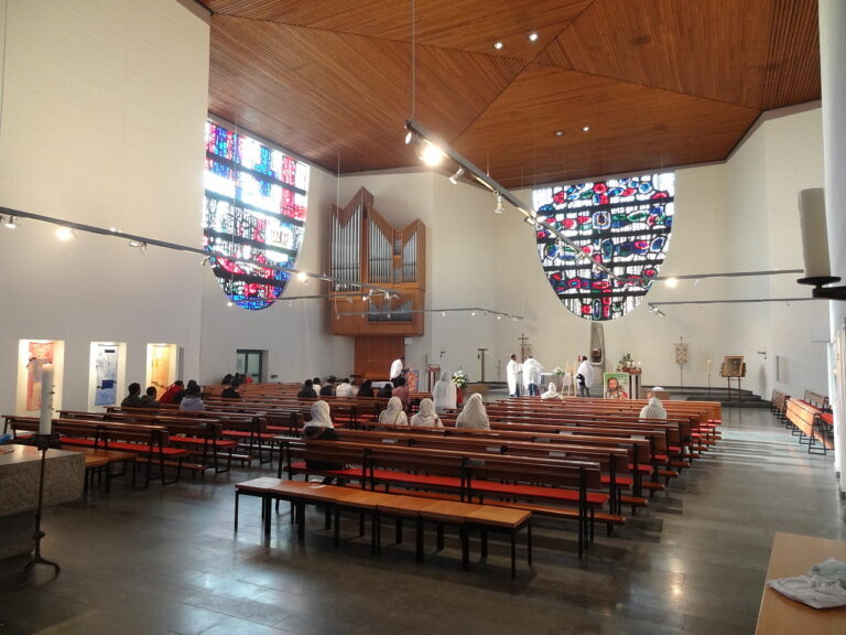 1280px St. Thomas Morus Giesen Blick 011 768x576