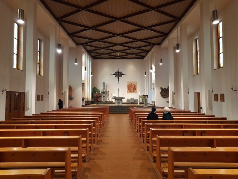 1280px St Josef Egelsbach Innenraum1 768x578