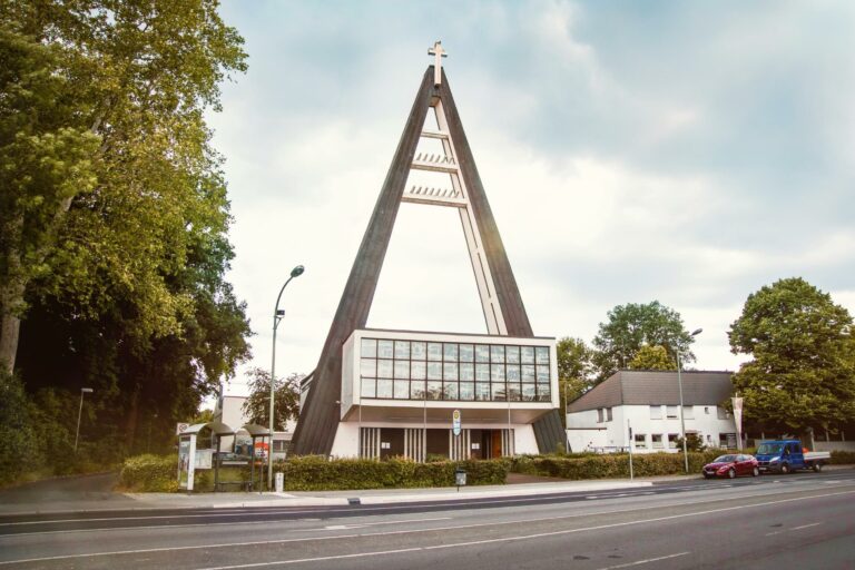 2022 Kirche St. Konrad.jpg 13967339591 768x512