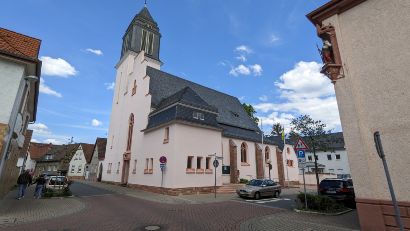 Kirche St Georg Ruesselsheim.jpg 17551408031
